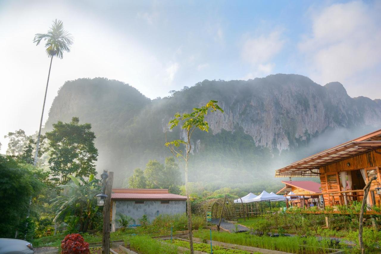 Bansuanphutarn Hotel Ban Pha Saeng Lang Exterior photo
