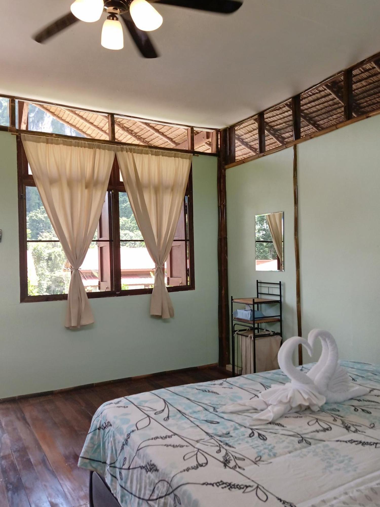 Bansuanphutarn Hotel Ban Pha Saeng Lang Exterior photo